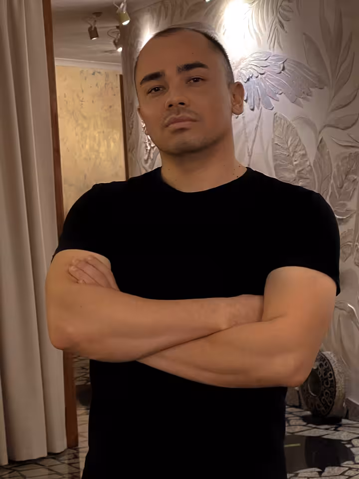 Артём