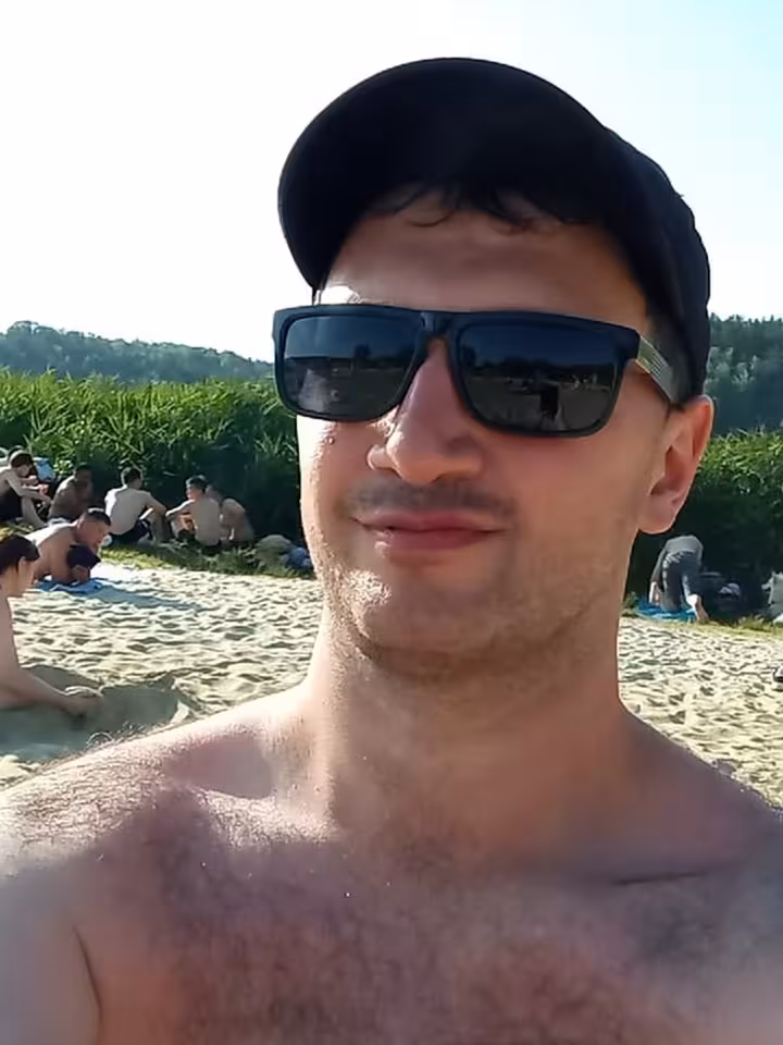 Артём